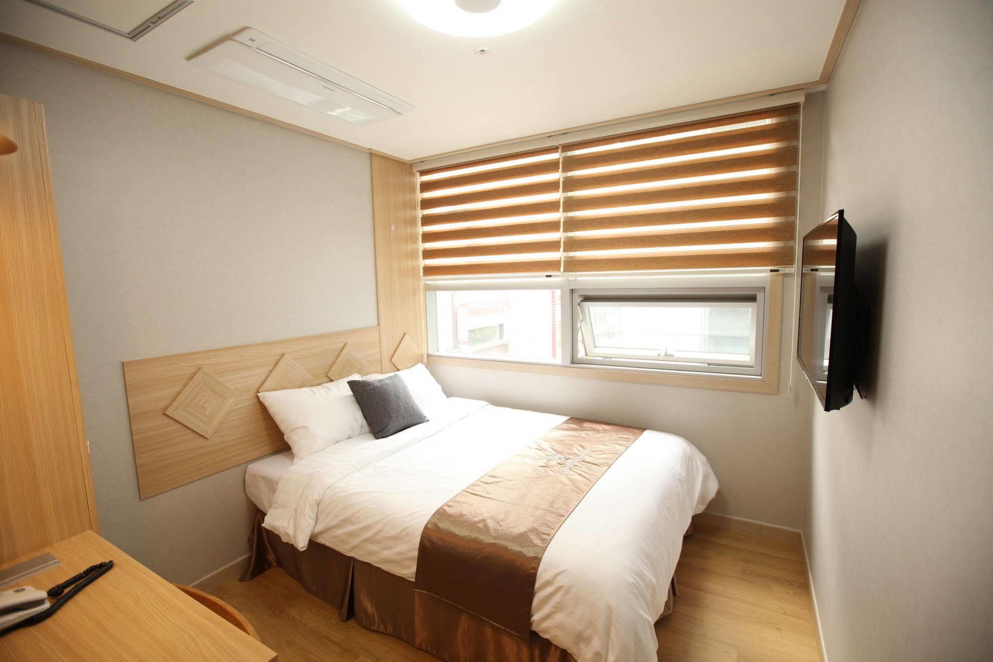 The Stay Hotel Myeongdong Сеул Экстерьер фото